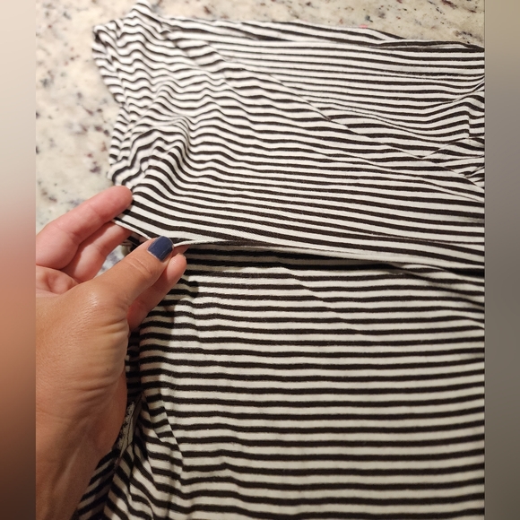 Francesca Frrante Overlaying Top with Ruching Sides Small - Picture 2 of 10